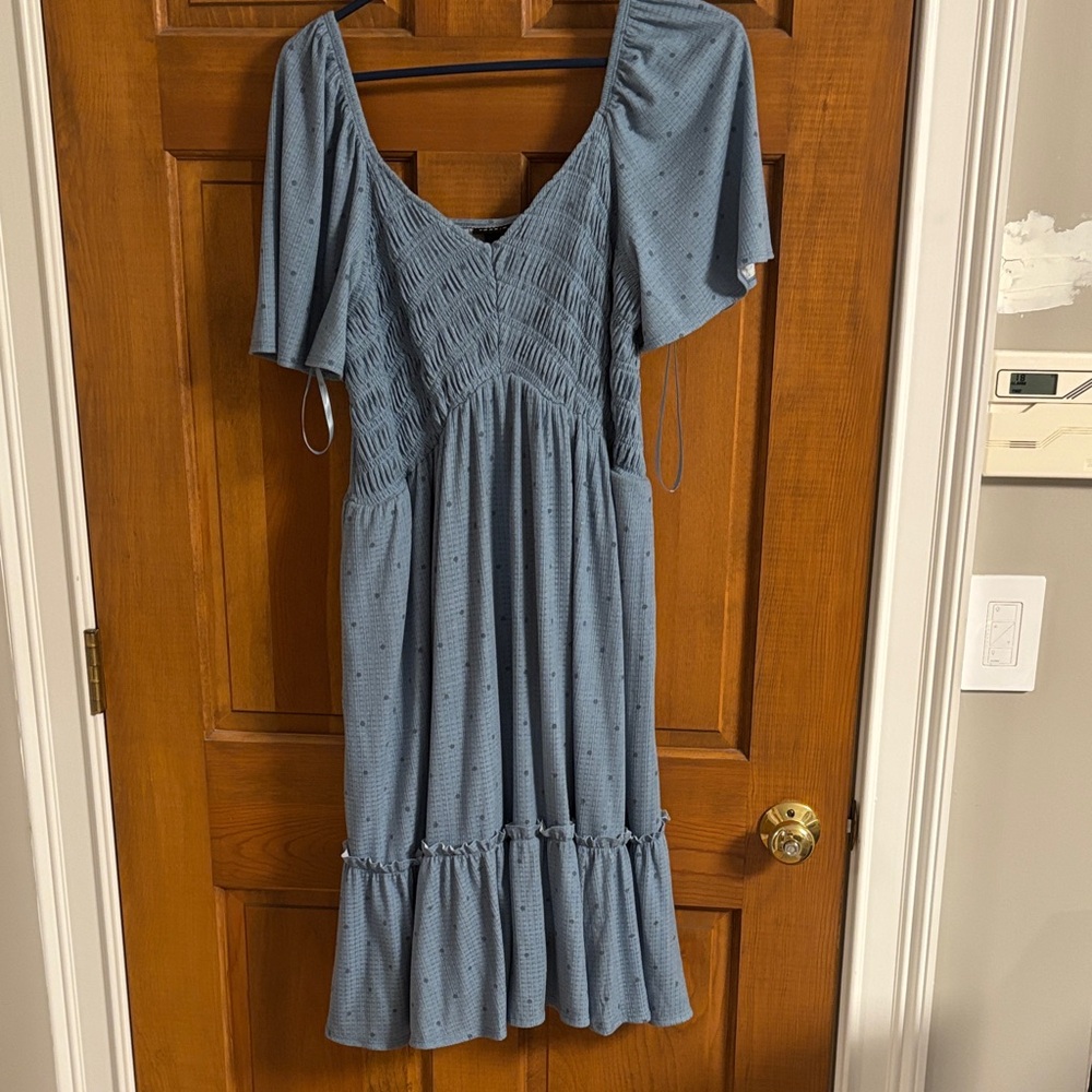 Torrid sz 1 light blue dress with polka dot flutter sleeves stretch top lined